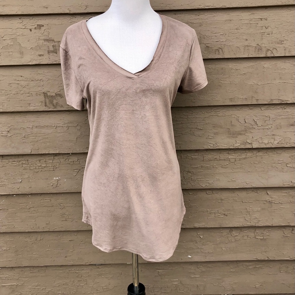Laila Jayde faux suede basic tee! - Picture 2 of 8